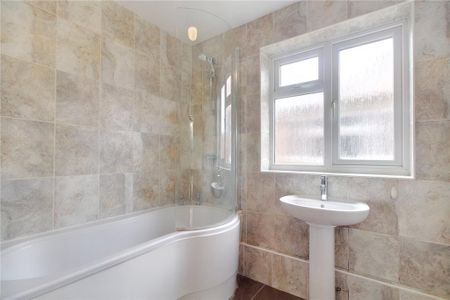 3 bedroom detached house to rent - Photo 2