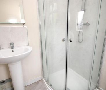 4 bedroom semi-detached house to rent - Photo 4