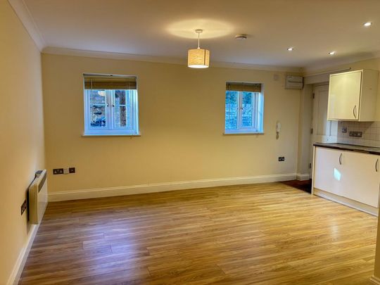 Studio to rent - Photo 1