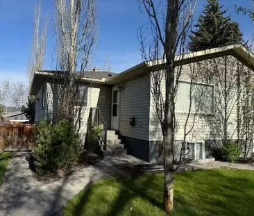 Beautiful Fully Renov. Main floor. ALL UTILITIES INCLUDED. | Calgary - Photo 1