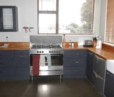 Four Bedroom Family Home Prime Location Waikanae Beach - Photo 1