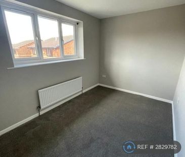 2 bedroom semi-detached house to rent - Photo 4