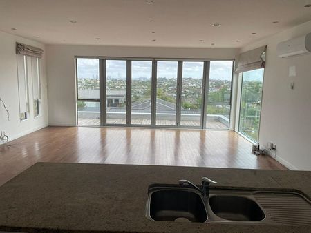 Hillcrest, 4 Bedroom Home - Photo 2