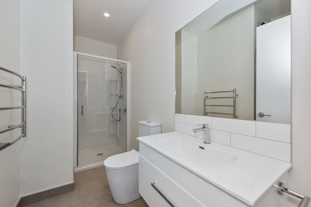 Just a short walk from public transport, Centre Place Shopping Centre, and a great selection of cafes and restaurants, this two bedroom apartment combines convenience with modern living. - Photo 1