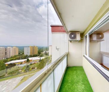 Pronájem světlého a útulného bytu 2+1 s lodžií a výhledem na západ ... - Photo 2