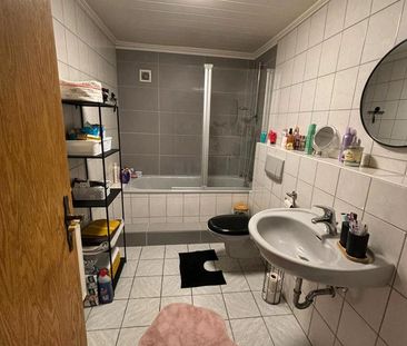 Ab sofort frei! 2 Zi.-Whg. 50qm im UG mit Einbauküche Kalt - Photo 1