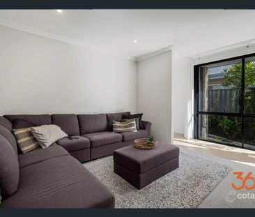 Contemporary Comfort Awaits - Photo 3