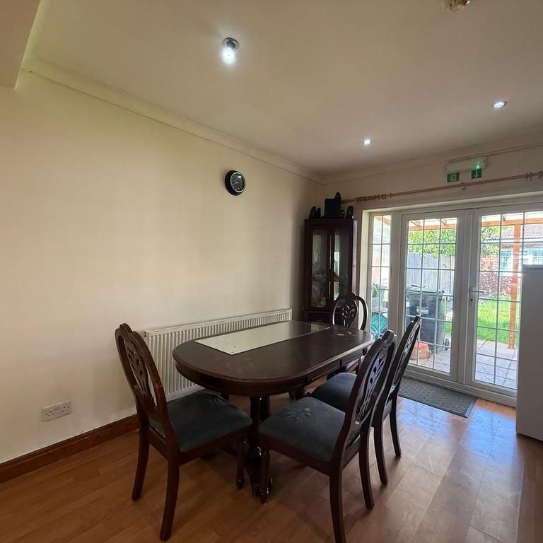 7 bedroom semi-detached house to rent - Photo 1