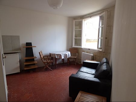 AVIGNON INTRA MUROS: Appartement très lumineux, avec climatisation, dans une maison de ville au calme de la Banasterie - Photo 2