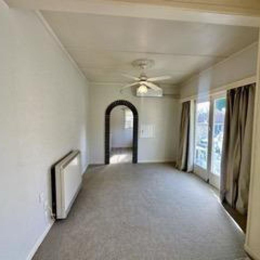 Cute & Spacious - Photo 1