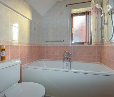 3 bedroom detached house to rent - Photo 4