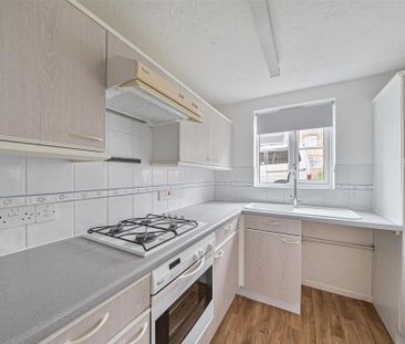 2 bedroom semi-detached house to rent - Photo 6