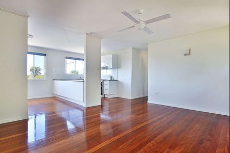 Spacious Block, Bright Interiors and Excellent School Zoning - Photo 2