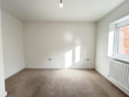 2 Bedroom House - Mid Terrace To Let - Photo 4