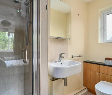 3 bedroom semi-detached house to rent - Photo 3