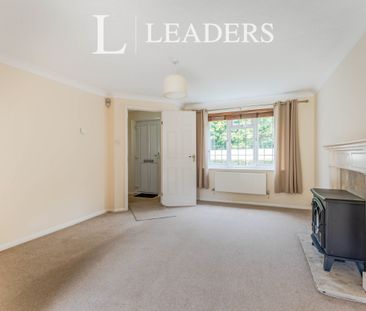 2 bedroom house to rent Avebury Close, Horsham, RH12 - Photo 1