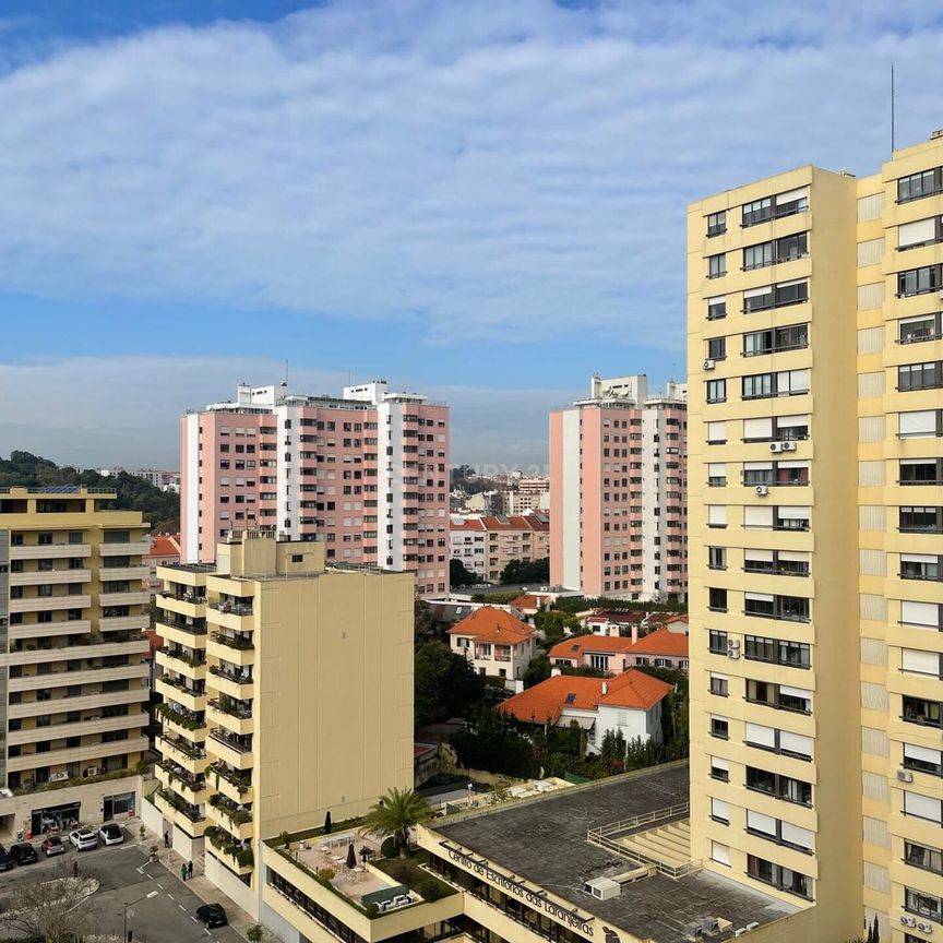 Apartamento T3 para Arrendar nas LaranJeiras, Lisboa - Photo 1