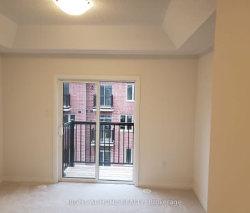 Townhouse For Lease | N8064778 - Photo 4