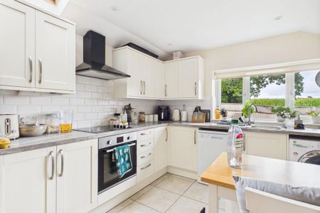 3 bedroom semi-detached house to rent - Photo 4