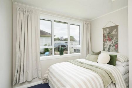 Freshly renovated and ready for new tenants! - Photo 5