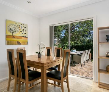 Modern townhouse with entertainer's rooftop terrace - Photo 4