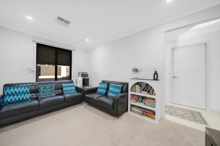 “LOVELY FAMILY HOME!” - Photo 5