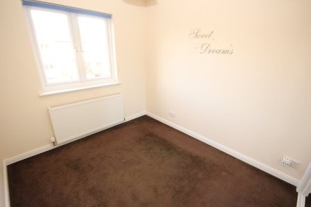 18 Den View, AB42 4PB, Peterhead - Photo 2