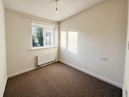 3 bedroom Terraced House To Let - Photo 3