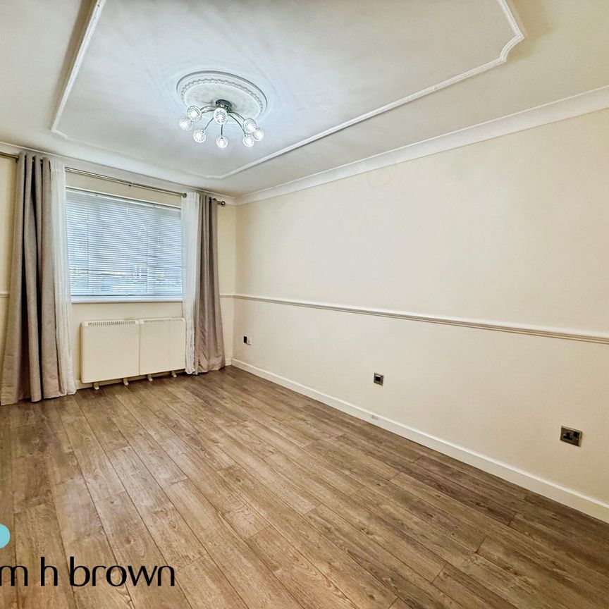 Parsonage Road, West Thurrock - Photo 1