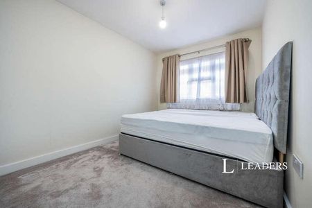 Large Bedroom Home - Lu - Close To Leagrave Station, LU4 - Photo 2