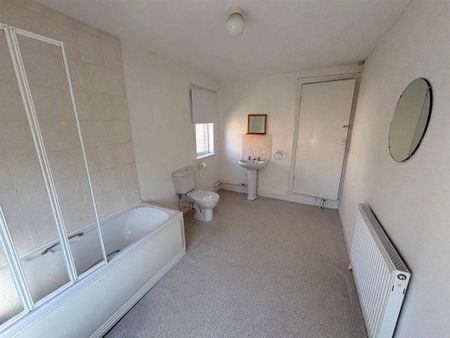 2 bedroom terraced house to rent - Photo 4