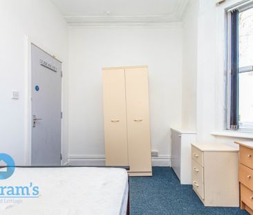 6 bed Mid Terraced House for Rent - Photo 4