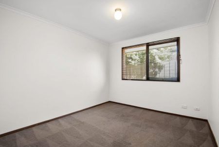 Convenient Location in Cranbourne North - Photo 4