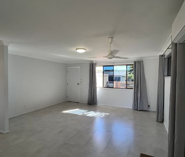 Beautifully Renovated Duplex - Miami - Photo 2