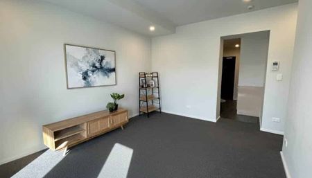 Furnished , 2 Bedrooms in Connect Apartment - Photo 5