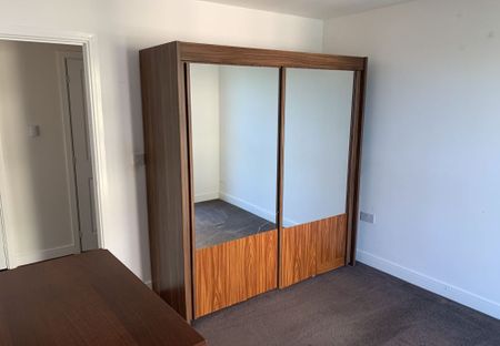 Roehampton House, Academy Way, Dagenham RM8 - Photo 2