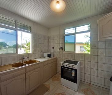 Location Maison 4 pièces 74m² STE ANNE 97180 - Photo 4