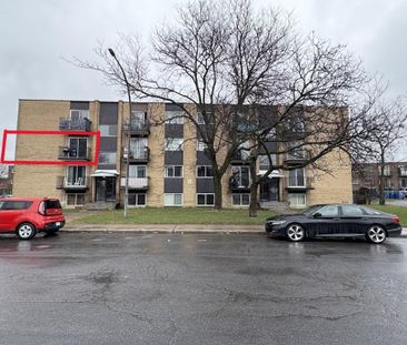 5 1/2 a Longueuil pour aout - Photo 1