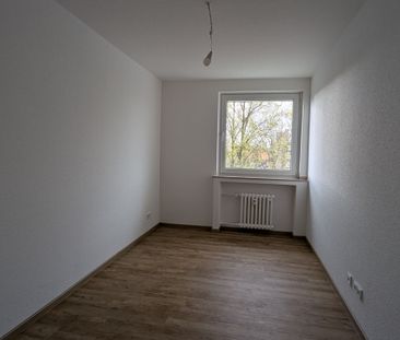 +++ Wir modernisieren – 3 Raumwohnung mit Balkon und Wannen-Kombiba... - Photo 1