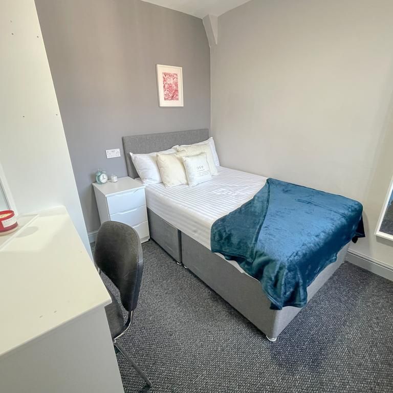 6 bedroom terraced house to rent - Photo 1