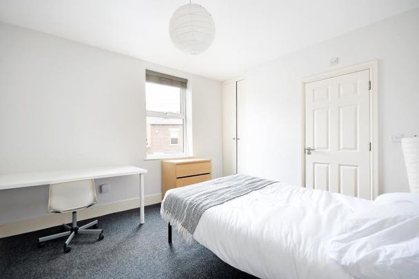 Student House 3 bedroom, Ecclesall Road, Sheffield - Photo 1