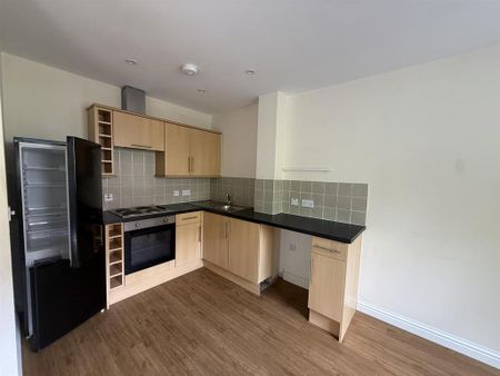 2 bedroom maisonette to rent - Photo 2