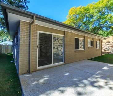 Private Family Home on a fully fenced block - Photo 4