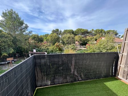 Appartement meublé à louer secteur Plan de Campagne T3 pièces 63.46m2 avec terrasse et garage en très bon état, avec garage et balcon, - Photo 4