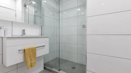 3bedroom, 2bathroom townhouse, private backyard - Photo 2