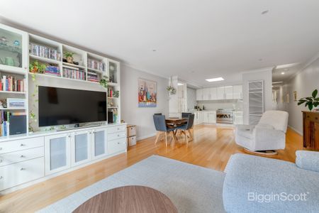 Stylish & Low-Maintenance Living in the Heart of Thornbury - Photo 3