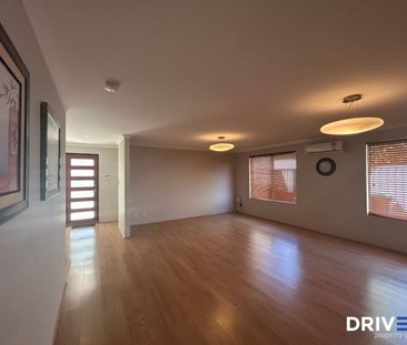 Family Home with Energy-Smart Features in a Quiet Street - Photo 2