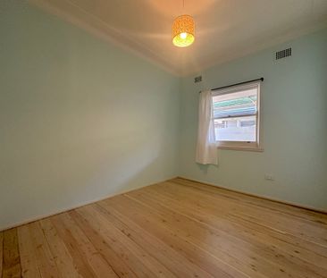 Beachside Living - Spacious Three-Bedroom Home in Prime Ettalong Lo... - Photo 6