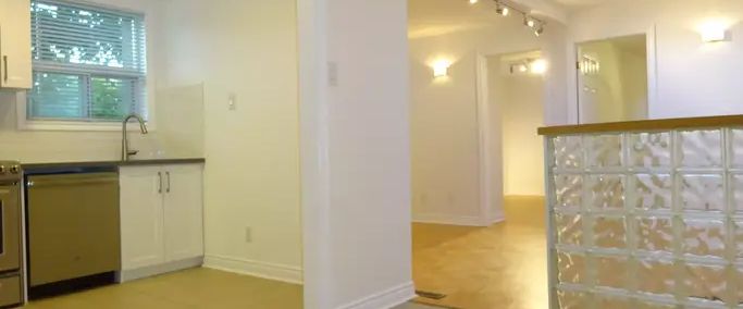 Roommate wanted – Specious & clean 2 Bdrms Apt unit Downtown Toronto (Dec. 1/2024) | 127 Lippincott Street, Toronto - Photo 1