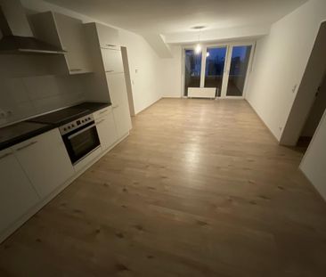 Wohnen direkt am Wasser! 2-ZKB-Balkonwohnung mit Einbauküche direkt... - Photo 1